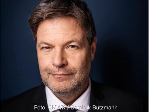 Portrait Wirtschaftsminister Robert Habeck, der heute sein Osterpaket mit der EEG-Novelle durchs Kabinett gebracht hat