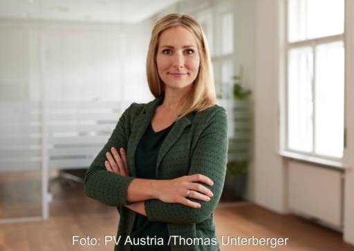 Blonde Frau mit grünem Jacket - Vera Immitzer vom Verband PV Austria in Österreich.