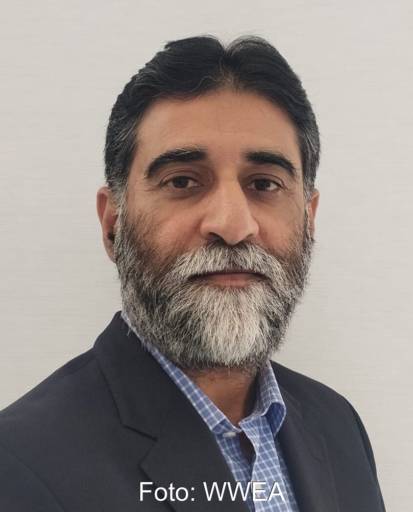 Portraitfoto von Mann mit Bart - WWEA-Präsident Irfan Mirza.