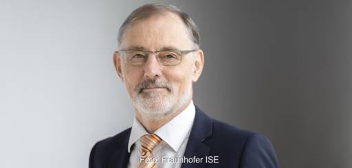 Im Bild Prof. Dr. Andreas Bett, Institutsleiter des Fraunhofer-Instituts für Solare Energiesysteme ISE, der III-V Mehrfachsolarzellen entwickelt.