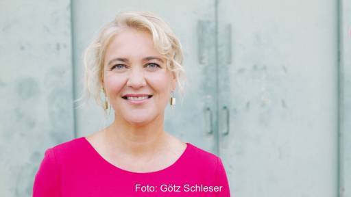 Portrait einer blonden Frau - Corinna Enders, Vorsitzende der Dena Geschäftsführung