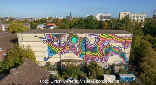 Im Bild eine mit Graffiti Fassade des Bunkers in Altona, wo klimafreundliche Wärme erzeugt werdne soll.