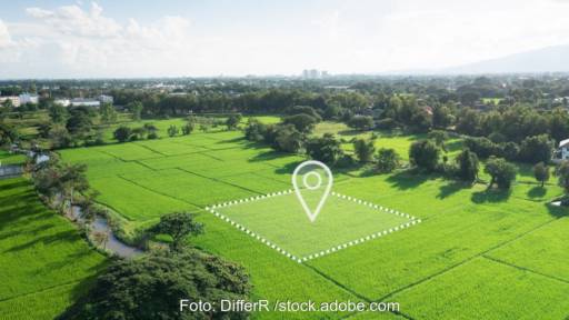 Feld mit eingezeichneter Flächenmarkierung - Symbol für Landesentwicklungsplan NRW und für Flächen für erneuerbare Energien