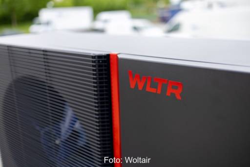 schwarzer Kasten mit Schriftzug WLTR - Wärmepumpe von Woltair