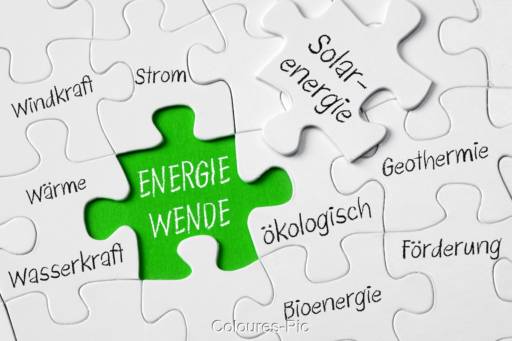 Puzzleteile mit energiewende-Begriffen als Symbol für die Langfristszenarien.