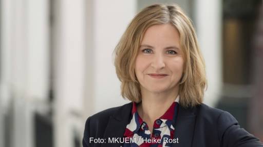 Im Bild Klimaschutzministerin Katrin Eder, die das Kommunale Investitionsprogramm Klimaschutz und Innovation in Rheinland-Pfalz auf den Weg bringen will.