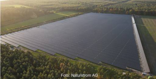 Der Solarpark Nochten befindet sich in der sächsischen Gemeinde Boxberg, nur gut einen Kilometer vom Braunkohle-Tagebauabbaugebiet Nochten in der nördlichen Oberlausitz entfernt.