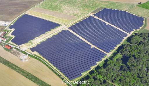 Im Bild der Photovoltaik-Solarpark Deubach, eines der neue Solarkraftwerke von Belectric.