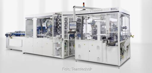Im Bild der Stringer TT4000 i8 ECA mit Klebetechnologie von Teamtechnik für Heterojunction- und Tandem-Solarzellen.