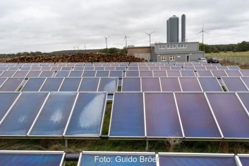 Freiflächen-Solarthermieanlage im Bioenergiedorf Mengsberg