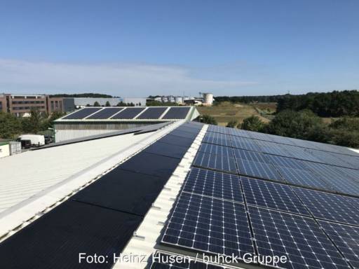 Gewerbeschrägdach mit Anlagen aus gebaruchten PV-Modulen