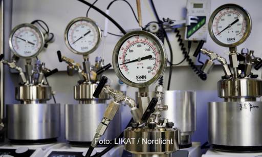 Im Bild die Druckanzeigen des Druckreaktor, mit dem LIKAT-Forscher:innen Methylformiat als Wasserstoffspeicher erforschen.