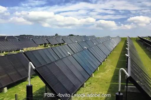 Eine solarthermische Großanlage, der europäische Solarthermieverband Solar Heat Europe hofft auf die Maßnahmen der Europäischen Kommission im Rahmen des Net-Zero Industry Act für einen Aufschwung der Technologie.