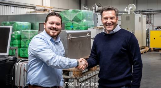 Im Bild sind William Tope, Chief Commercial Officer von Lina Energy und Stefan Wolff, Head of New Business der König Metall Group, beide Unternehmen wollen gemeinsam Natrium-Feststoffbatterien produzieren.