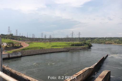 Ein Wasserkraftwerk am aufgestauten Nil