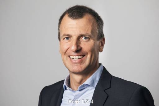 Portrait des DZ-4-Geschäftsführers Thomas Riegler.