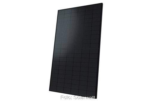 Im Bild ein Photovoltaik-Modul von Solarwatt, für das die neuen Garantiebedingungen gilt.