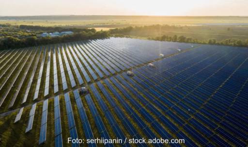 Im Bild ein Photovoltaik-Solarpark, der Energiepark Borna soll 440 MW Leistung erbringen.