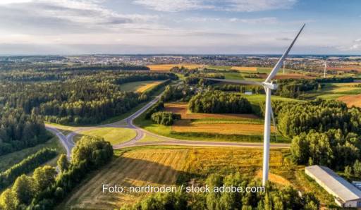 Im Bild eine Windenergieanlage, die Bundesnetzagentur hat das Ausschreibungsvolumen für Windenergie an Land erhöht.