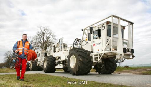 Vibro-Truck zur Erkundung von Gesteinsschichten, u.a. in der Geothermie