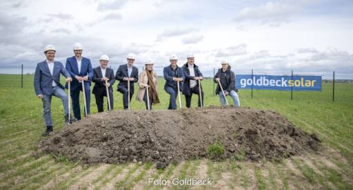 Im Bild Offizielle beim Spatenstich für den Photovoltaik-Solarpark Bartow.