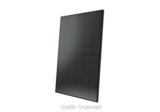 Schwarzes Solarmodul vor weißem Hintergrund - die neue Reihe mit Topcon-Zellen von Solarwatt.