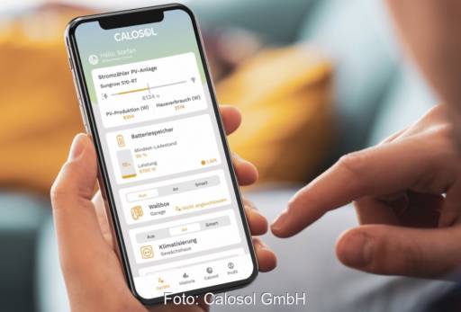 Im Bild ein Handy mit dem Energiemanagementsystem Sunhub, das Photovoltaik-Anlagen mit Verbrauchern vernetzt.