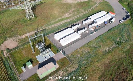 Im Bild der Batteriespeicher, der die Vermarktung von Photovoltaik-Strom optimieren soll.