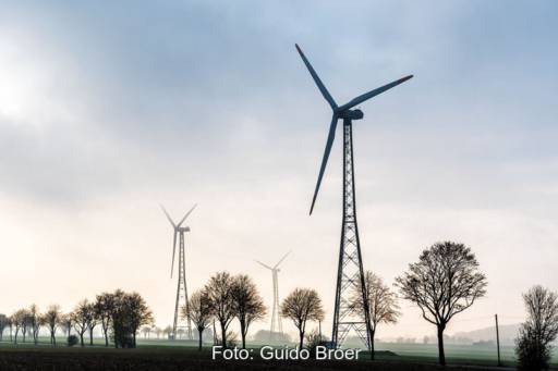 Windkraftanlagen von Nordex auf Gittermasten.