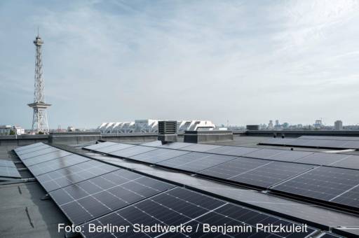 Photovoltaik über den Dächern von Berlin.
