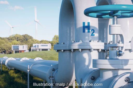 Fotomontage: Pipeline mit der Aufschrift H2 führt durch die Landschaft. Im Hintergrund Wohnhäuser und WIndkraftanlagen.