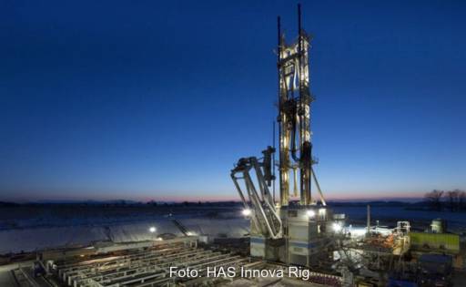 Im Bild ein Tiefbohrgerät, das Entwurf des Geothermiebeschleunigungsgesetzes soll den Geothermie-Ausbau in Deutschland schneller machen.
