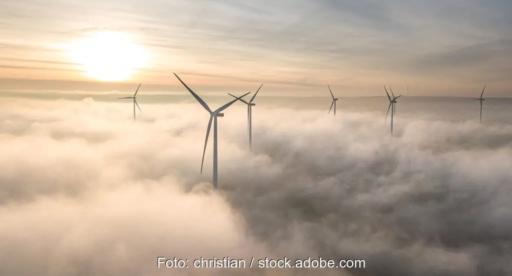 Zu sehen ist eine Windenergieanlage. Die Bundesnetzagentur hat die Ergebnisse der Ausschreibungen für Windenergieanlagen an Land im Mai bekanntgegeben.