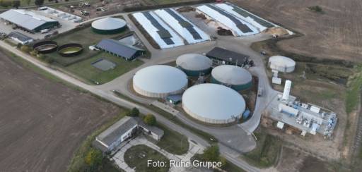 Luftbild von Biogas-Anlage, die Bio LNG herstellt.