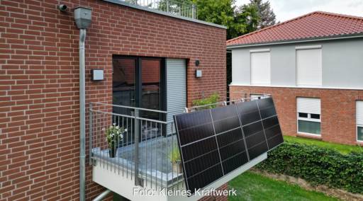 Im Bild ein Balkonkraftwerk, Vermieter dürfen dieses künftig dem Mieter nur in Ausnahmefällen verwehren.