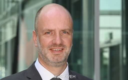 Im Bild Karsten Joost von ZVEH, der erläutert, warum der ZVEH der EEBUS-Initiative beigetreten ist.