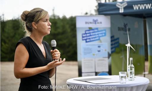 Im Bild NRW Wirtschafts- und Klimaschutzministerin Mona Neubaur, die die Energie- und Wärmestrategie NRW vorgestellt hat.