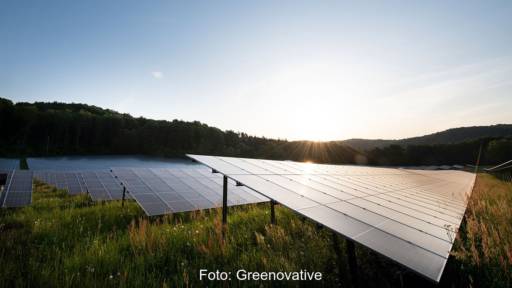 Im Bild eine der Photovoltaik-Freiflächenanlagen von Greenovative.