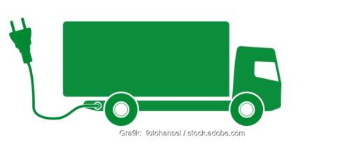 Im Bild eine Grafik eines E-LKW mit Stecker als Symbol für die Elektrifizierung von LKW-Flotten