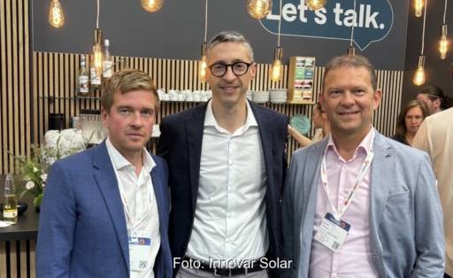 Im Bild Sebastian Muissus, Geschäftsführer von landverpachten.de, Mario Schirru, CIO/COO der Encavis AG, Stefan Veltrup, Geschäftsführer der Innovar Solar GmbH.