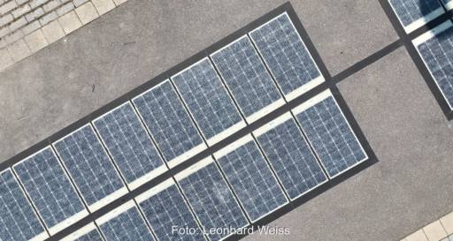 Im Bild eine der Solarstraßen von Leonhard Weiss aus der Luft gesehen.