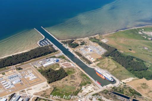 Luftbild einer Hafen-Anlage, Lubmin - Standort von Elektrolyse-Projekt