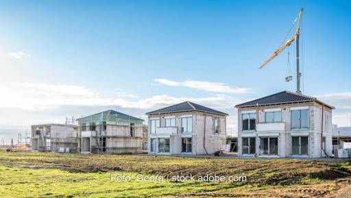 Im Bild entstehende Neubauten, der Bund legt das Förderprogramm Klimafreundlicher Neubau im Niedrigpreissegment (KNN) auf.