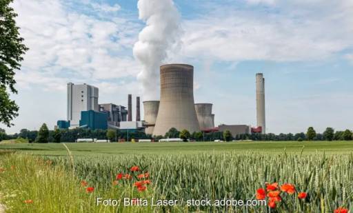 Im Bild ein Braunkohlekraftwerk, der Bund will den Kohleausstieg mit dem Kraftwerkssicherheitsgesetz erreichen, zu dem nun die Konsultation abgeschlossen ist.
