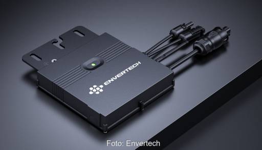 Der neue schwarze Mikrowechselrichter Envertech EVT400.