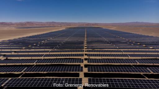 Im Bild ein gigantischer Photovoltaik-Solarpark in Chile, der Projektentwickler Grenergy stärkt Geschäft in Deutschland.