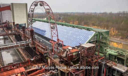Im Bild eine Photovoltaik-Anlage, des OVG NRW hat Solaranlagen auf denkmalgeschützten Gebäuden erlaubt.