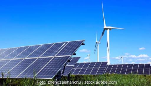 Im Bild Photovoltaik und Windenergieanlagen, Leag Renewables ist ein großer deutscher Projektierer für erneuerbare Energien.
