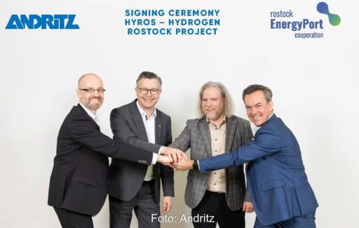 Firmenvertreter von Repco und Andritz bei der Auftragserteilung für die 100-MW-Wasserstoffanlage in Rostock.