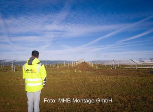 Im Bild der Photovoltaik-Solarpark in Nassau-Weikersheim von der MHB Montage GmbH.